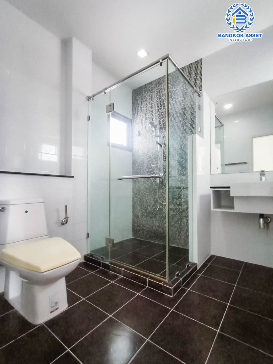 *****บ้านเดี่ยวมือสองนนทบุรี ม.เพอร์เฟคเพลส ราชพฤกษ์ บ้านดีไซน์ทันสมัย หลังมุม หน้าบ้านไม่ชนใคร เนื้อที่กว้าง 85 ตร.ว. ฟังก์ชัน 4 ห้องนอน 3 ห้องน้ำ 2 ที่จอดรถ พร้อมพื้นที่ใช้สอยกว่า 205 ตร.ม. กับทำเลโซนเมือง ที่เชื่อมต่อหลากหลายเส้นทาง หน้าโครงการติดถ.ราชพฤกษ์ ใกล้รถไฟฟ้าสถานี "บางรักน้อยท่าอิฐ"